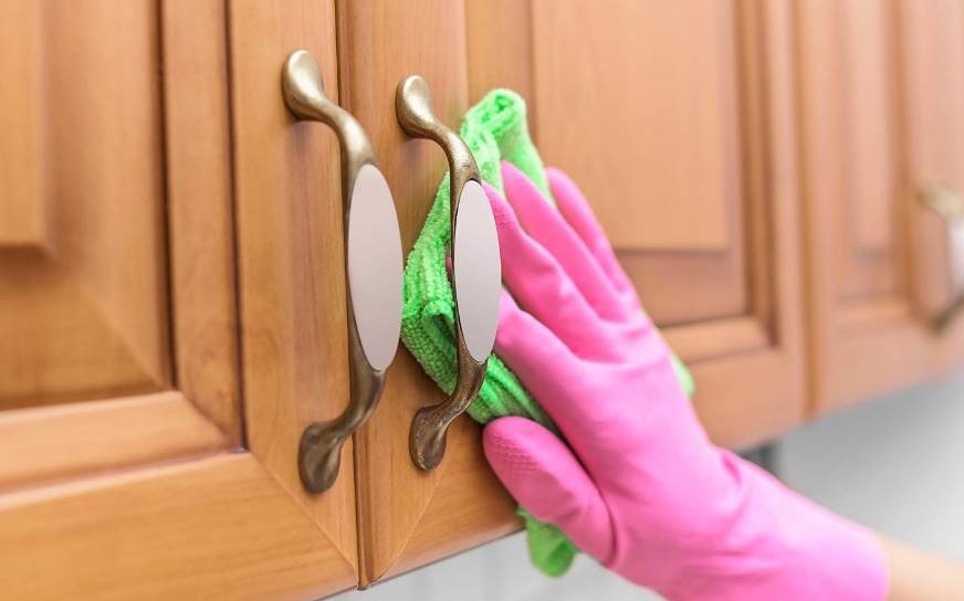 Bảo quản tủ bếp gỗ tự nhiên, tránh mối mọt và hỏng hóc